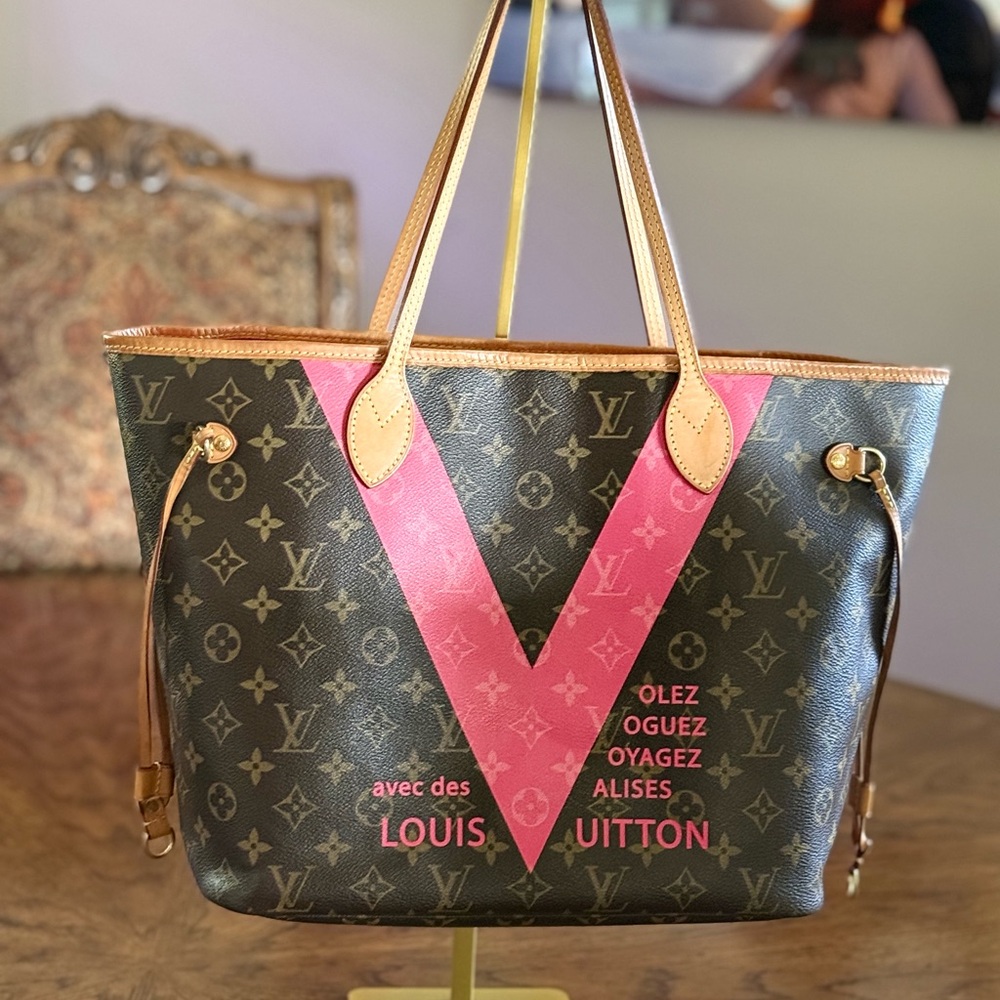 🔥 Authentic Louis Vuitton Limited Edition Pink V Neverfull MM with Pouch COA - Picture 3 of 17